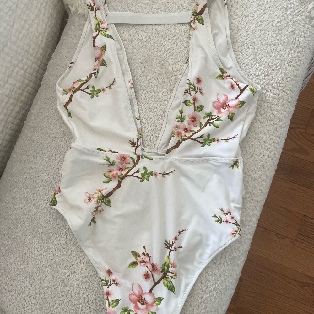 FOREVER 21 CHERRY BLOSSOM DESIGN DEEP NECK PLUNGE ONE PIECE BATHING SUIT SIZE LG - Picture 6 of 16